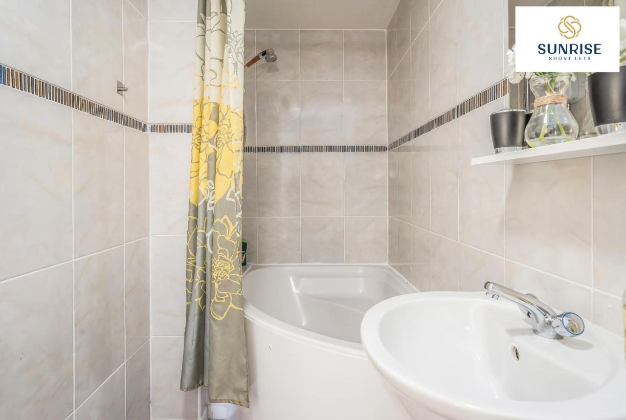 The Law, Has 4 Rooms With Tvs, 2 Bathrooms, Central, Free Parking, Fully Equipped, Contractor And Trades Favourite, 5 Mins To Centre - Long Stays, Invoice And Reduced Price Are Only Via Sunrise Short Lets Данді Екстер'єр фото